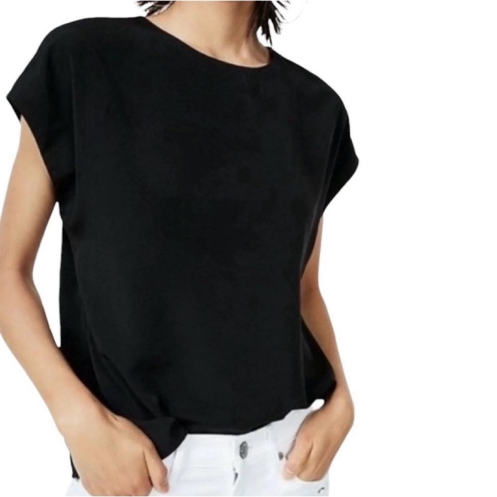 NEW Express Black Short Sleeve Back Zip Blouse Size Small - Picture 3 of 6